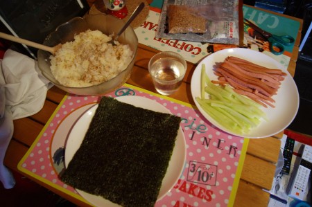 cuisine,kimpap,corée,riz gluant,knacki,concombre